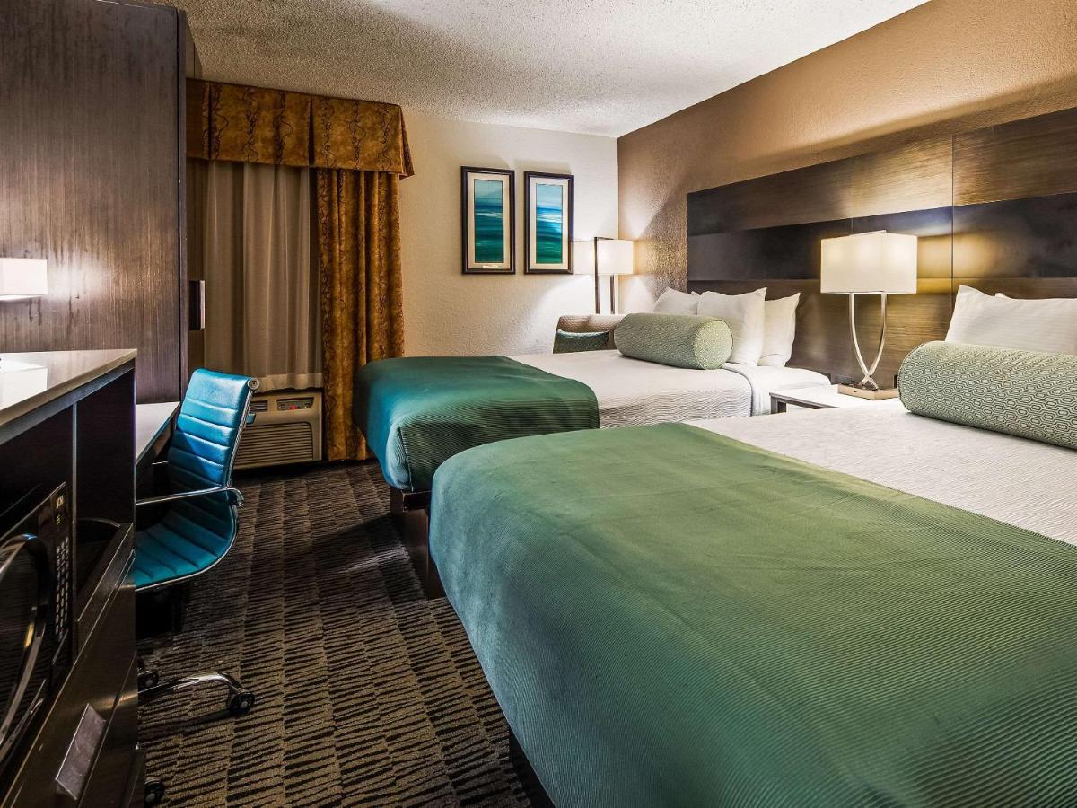 Hotel Clarion Pointe Near Medical Center