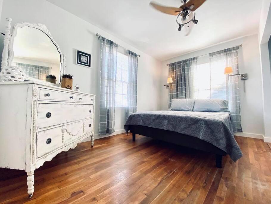 La Mariposa - New! 5 Min To Downtown! Holiday home *