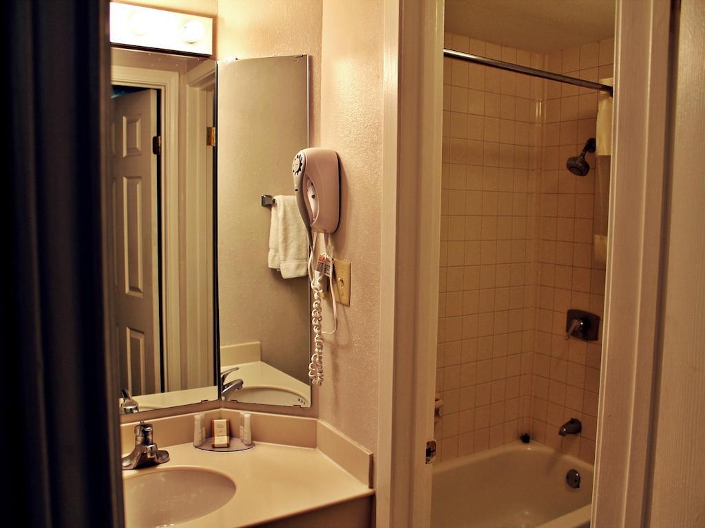 Hotel Baymont By Wyndham Near South Texas Medical Ctr San Antonio