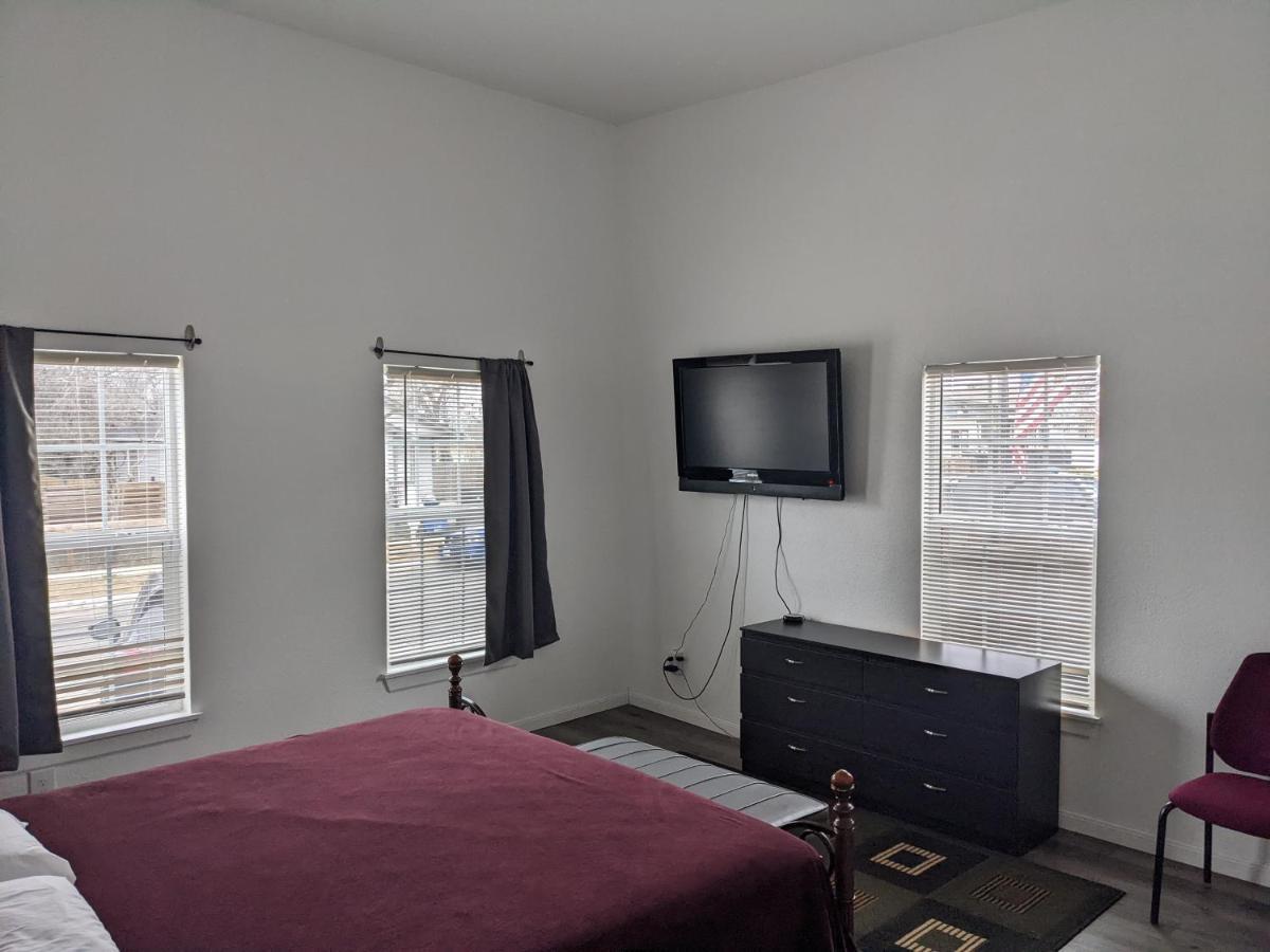 Cozy *downtown Getaway* Holiday home
