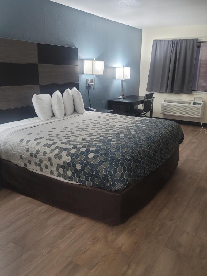 Hotel Econo & Downtown 2*