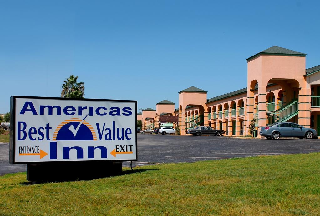 Hotel Americas Value - At&t Center/fort Sam Houston