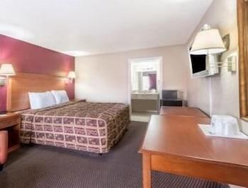 Days By Wyndham Splashtown/att Center Hotel 2*