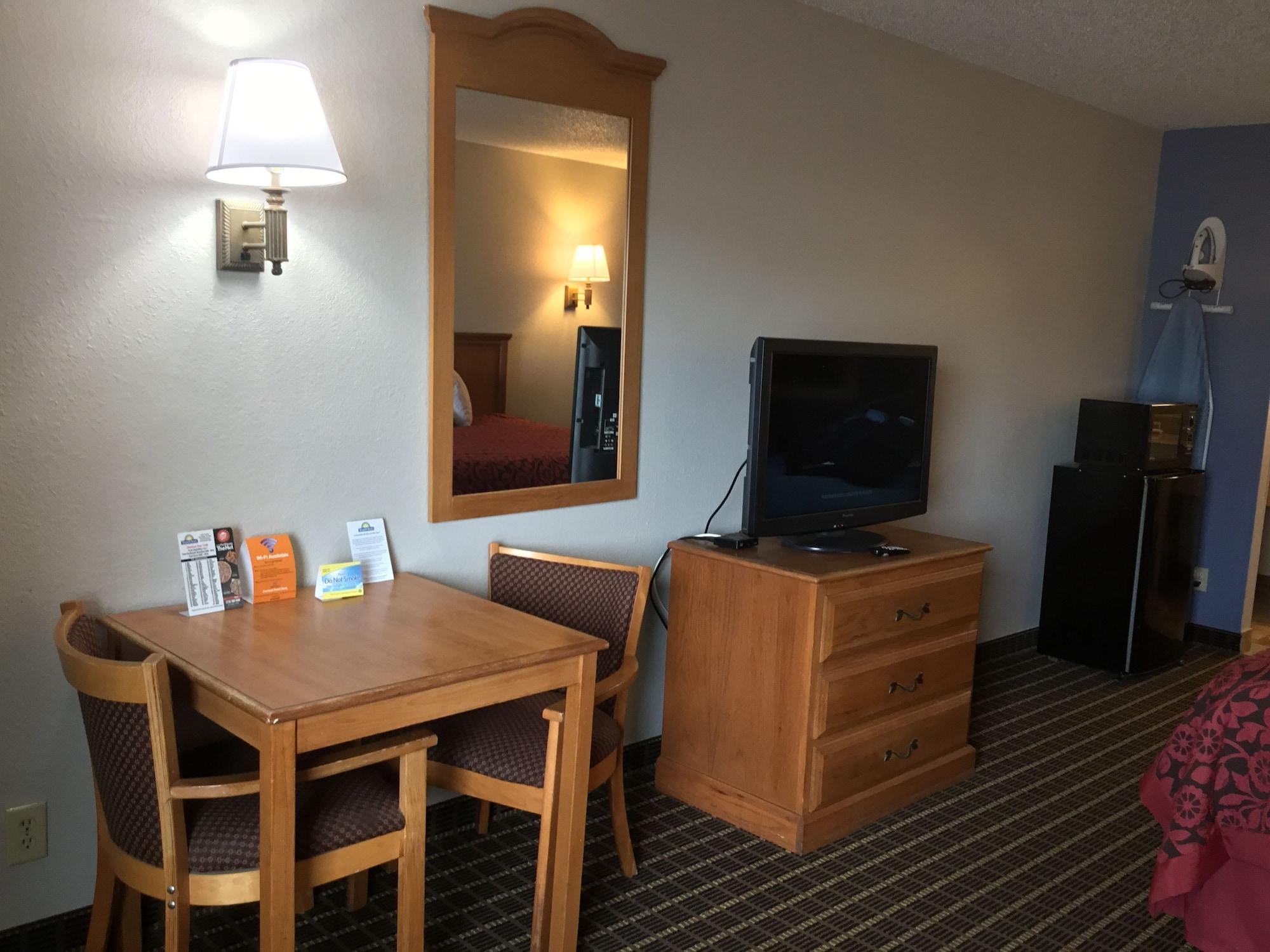 Days By Wyndham Interstate Hwy 35 North Hotel 2*