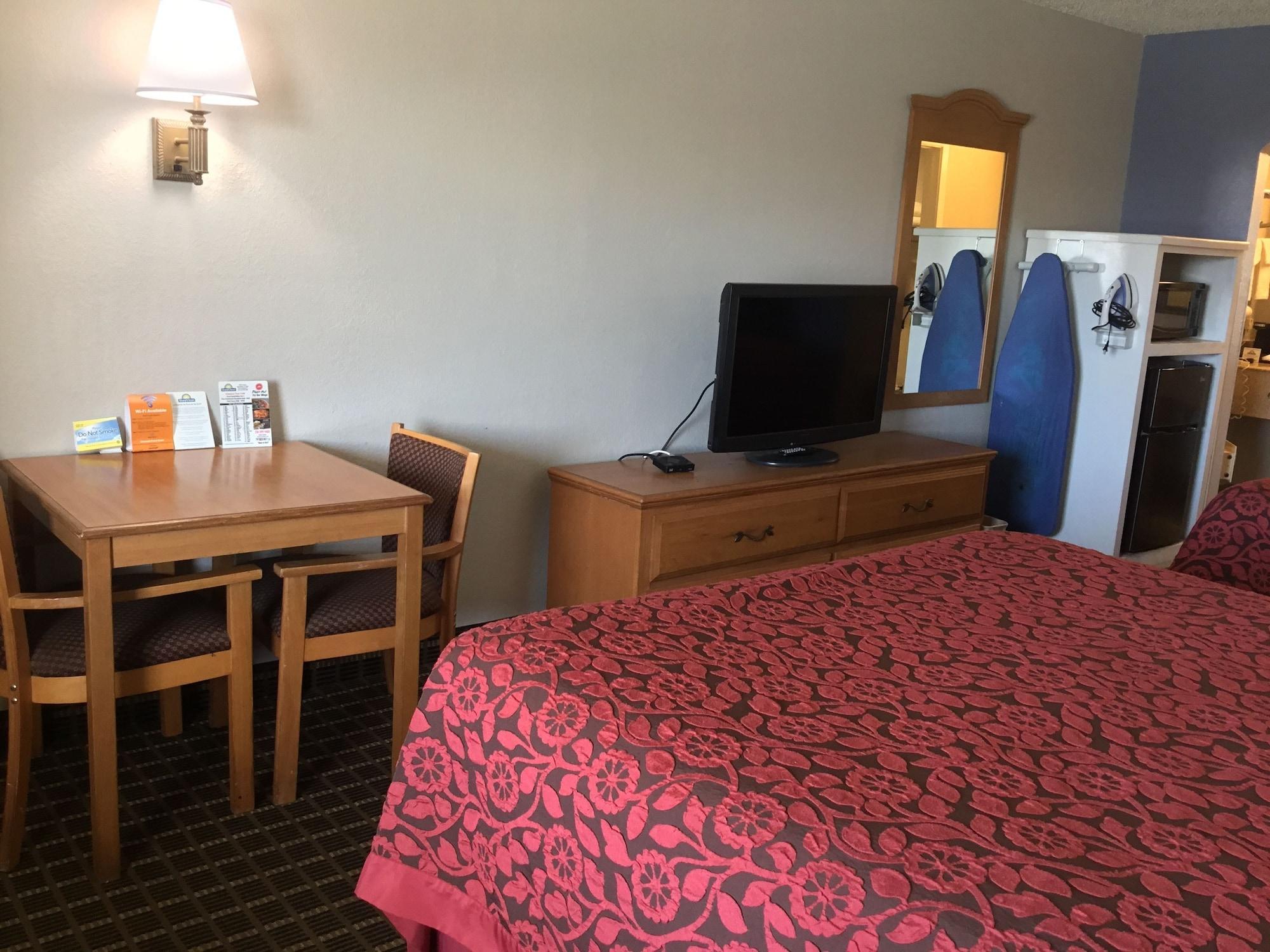 Hotel Days By Wyndham Interstate Hwy 35 North