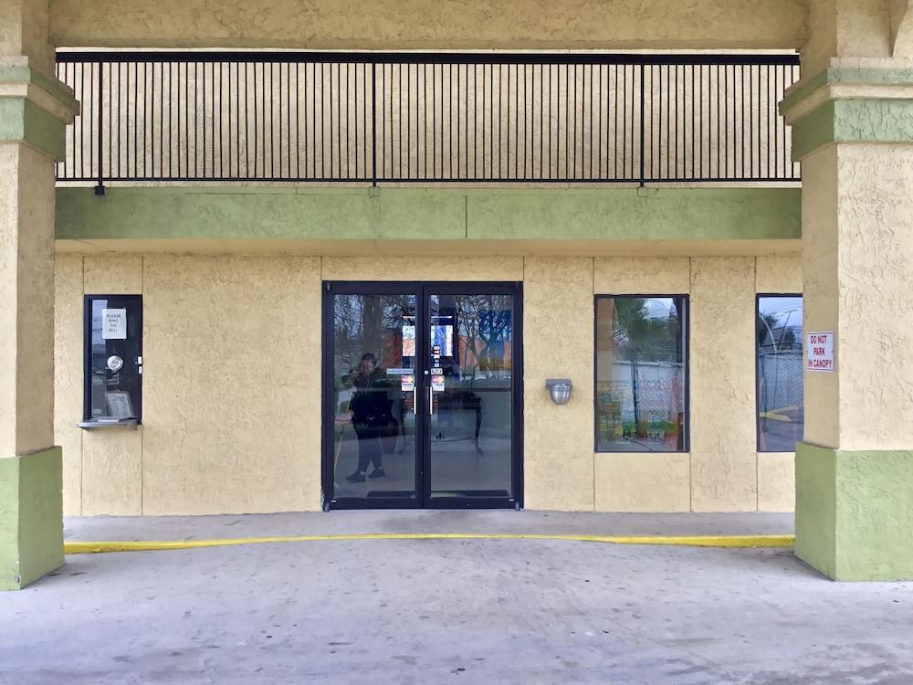 Days By Wyndham Interstate Hwy 35 North Hotel San Antonio