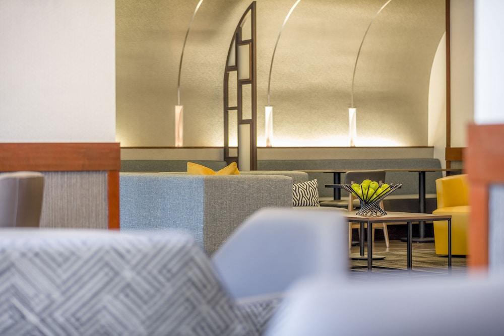 Hyatt Place Airport/quarry Market 3*