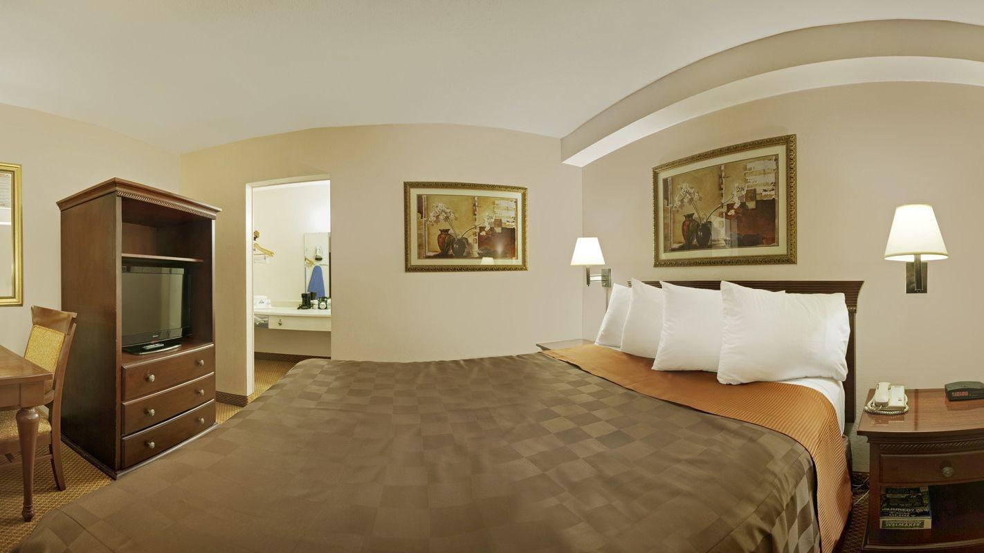 Deluxe Near Lackland Afb Hotel *
