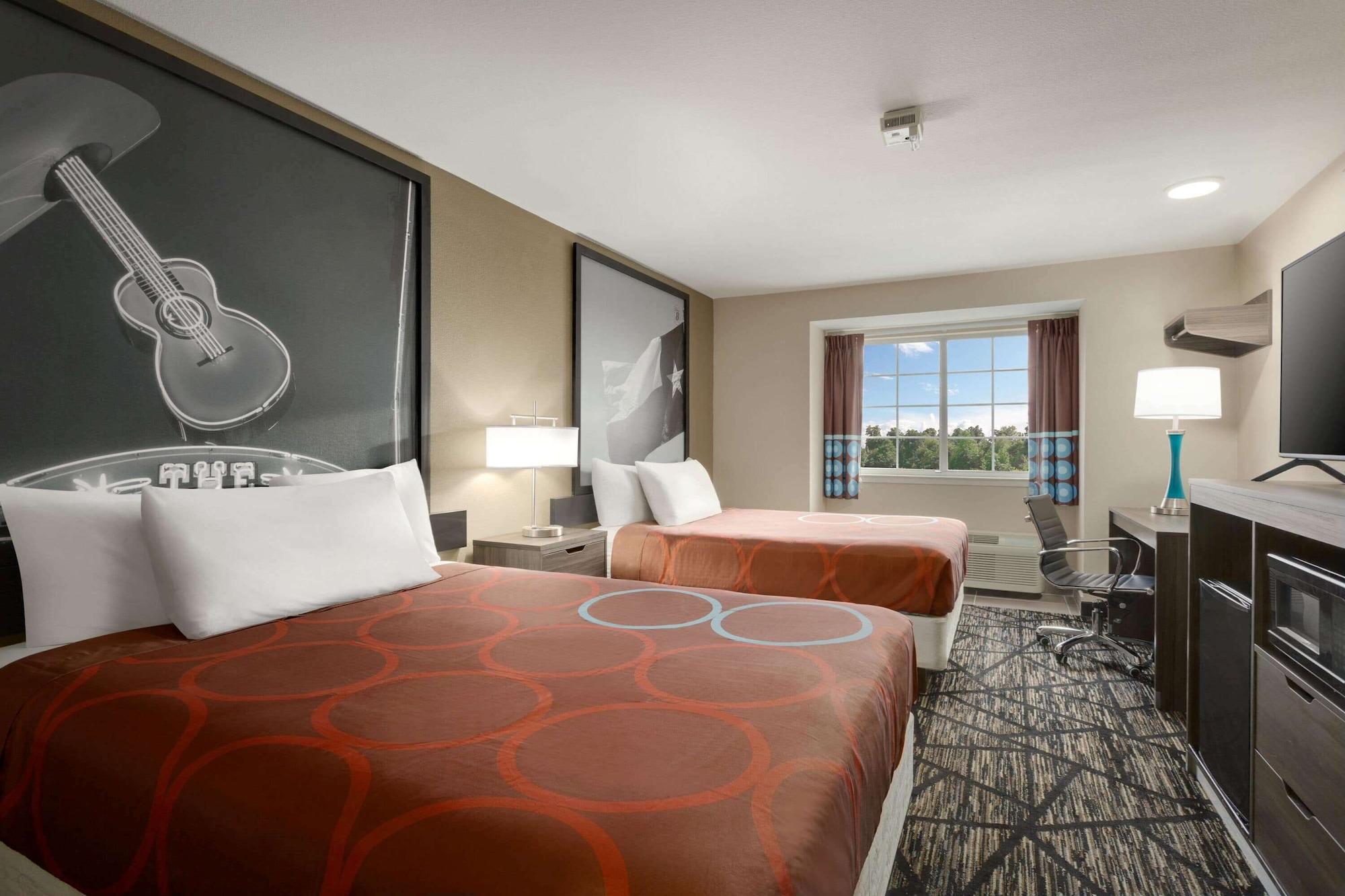 Super 8 By Wyndham Airport North Hotel 2*