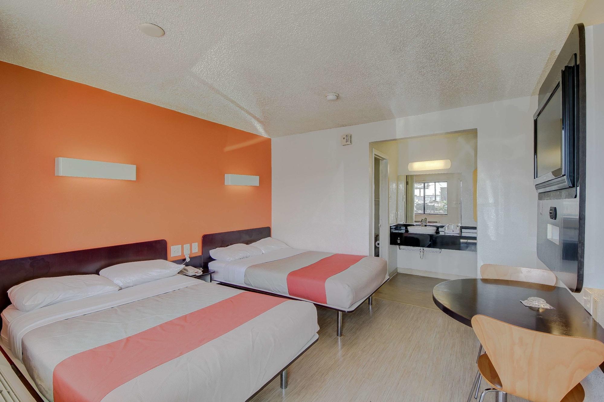 Hotel 6-san Antonio, Tx - Sam Houston