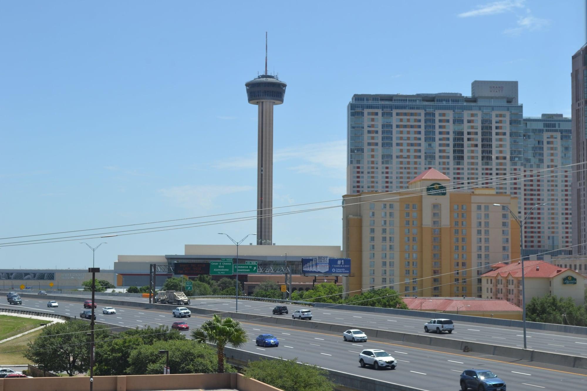Comfort Alamo-river Walk 3*