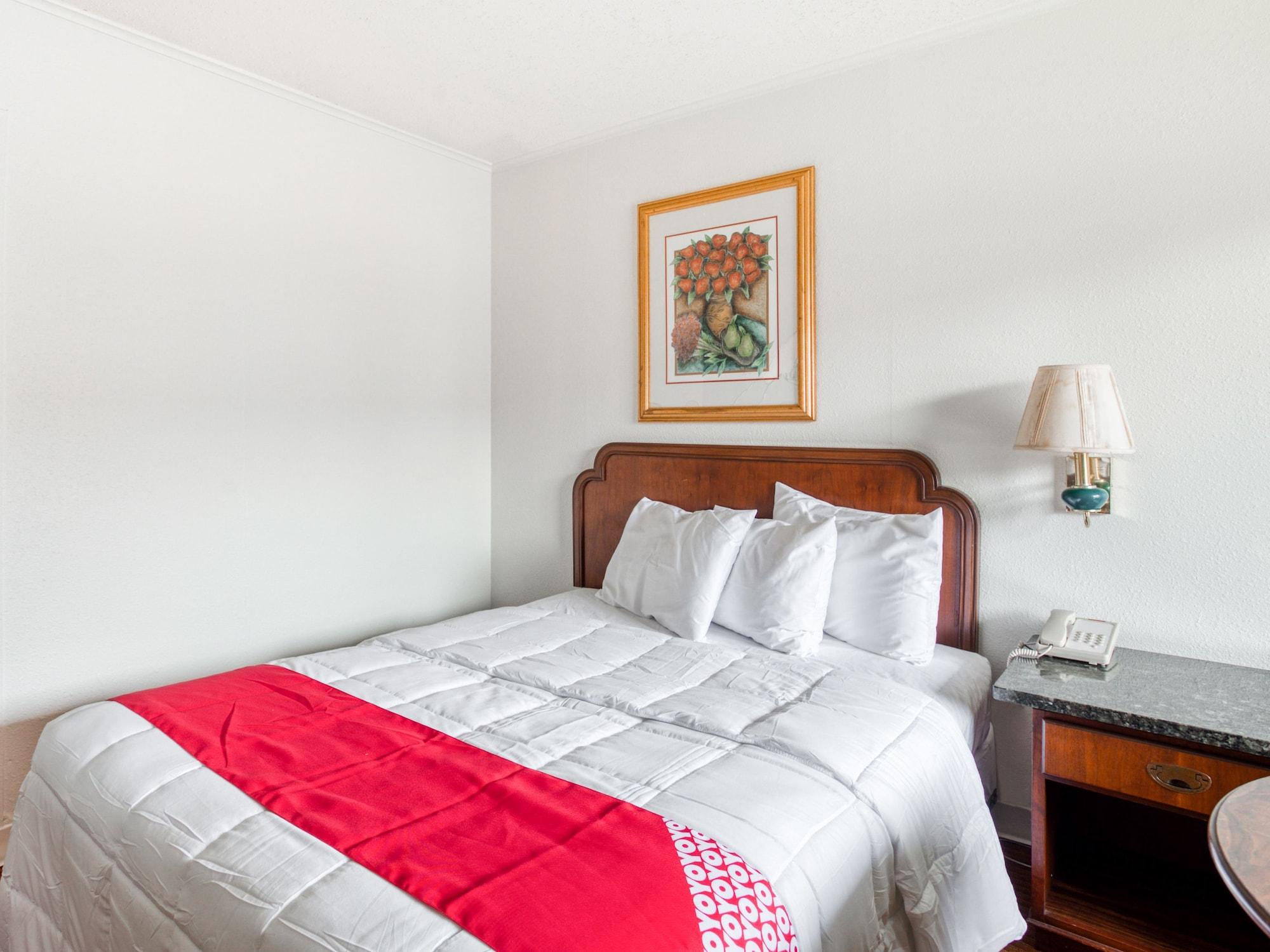 Oyo East Hotel 2*