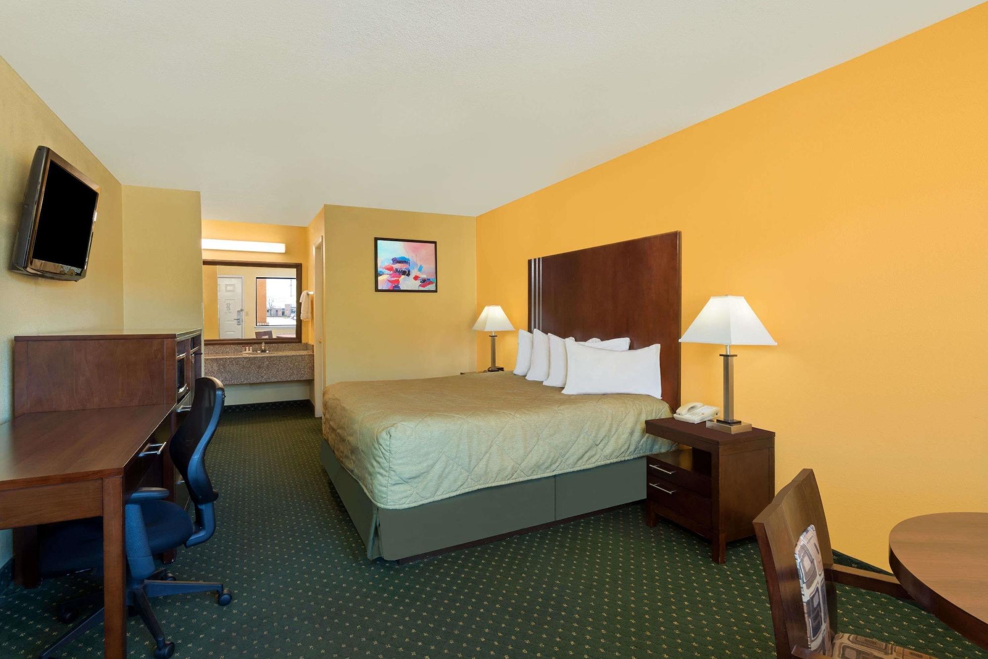 Ramada By Wyndham Near Seaworld - Lackland Afb Hotel