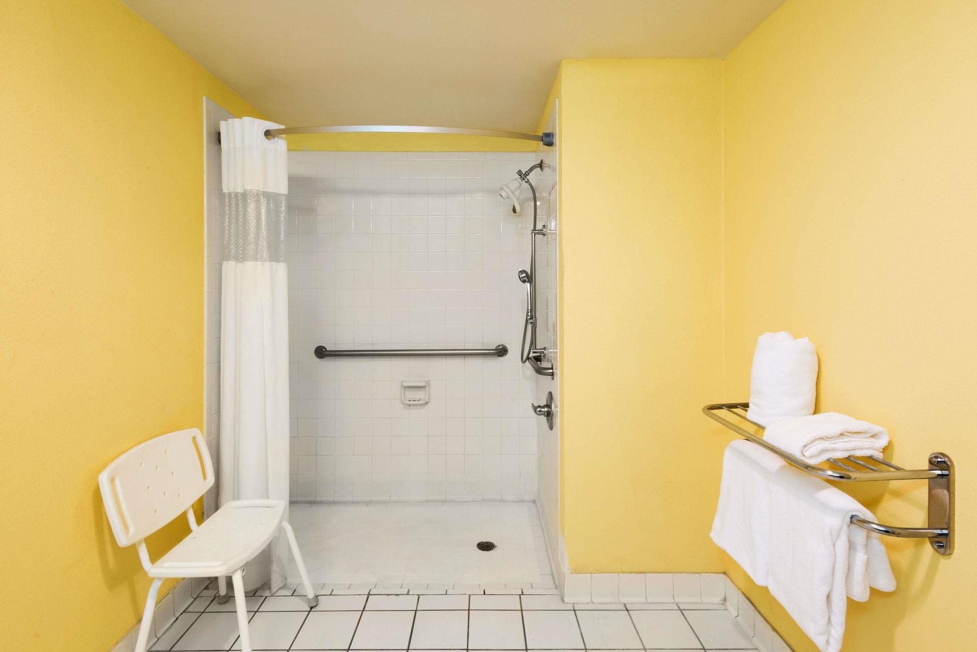 Ramada By Wyndham Near Seaworld - Lackland Afb Hotel 3*