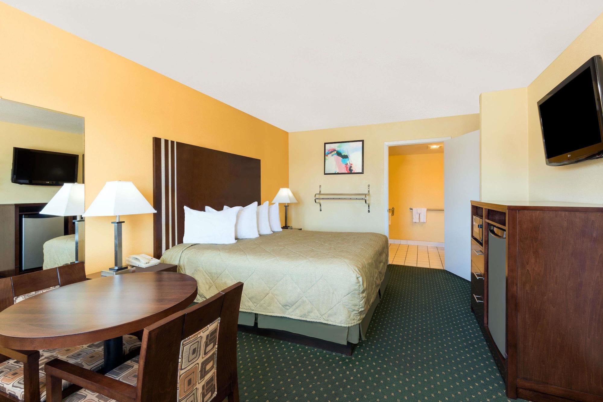 Ramada By Wyndham Near Seaworld - Lackland Afb 3*