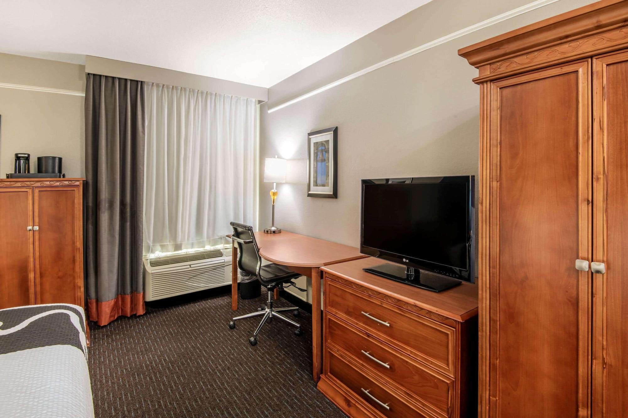 Hotel La Quinta By Wyndham Brooks City Base San Antonio