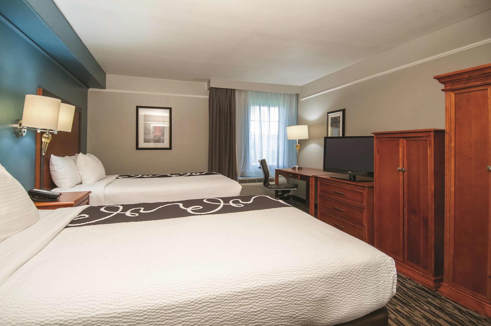 La Quinta By Wyndham Brooks City Base Hotel