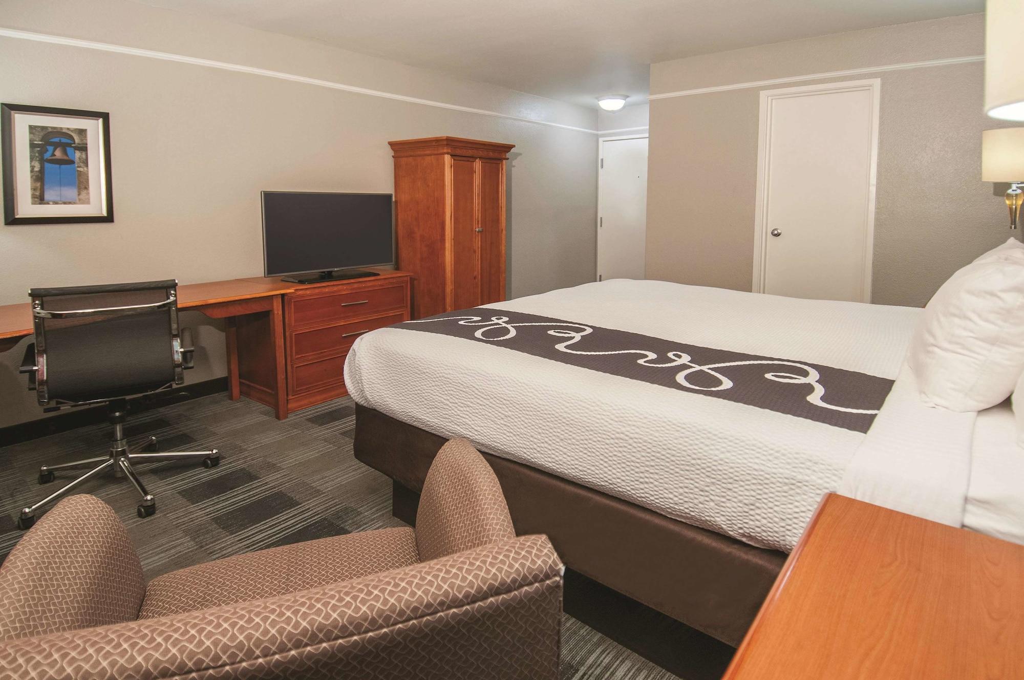Hotel La Quinta By Wyndham Brooks City Base San Antonio
