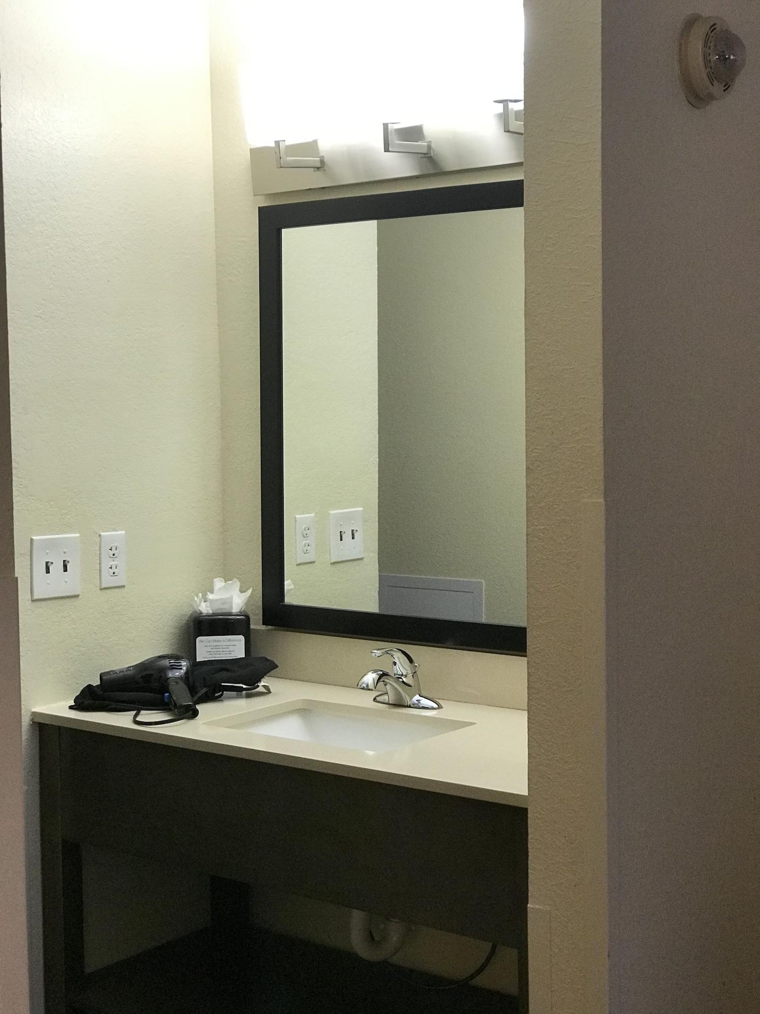 Inn Comfort Near Frost Bank Center San Antonio