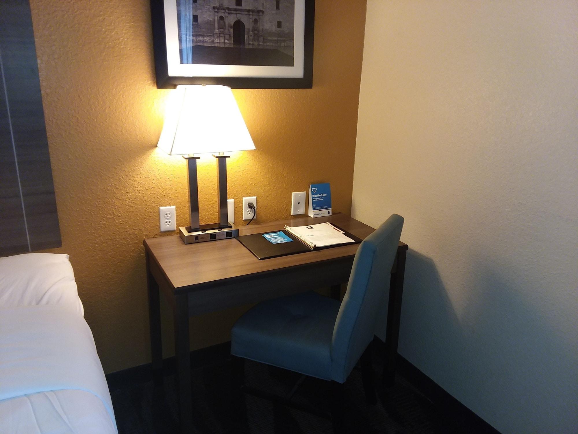 Inn Comfort Near Frost Bank Center 2*