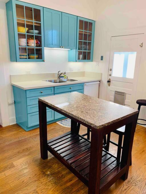 Pershing Place: Historic With Heated Spa/pool By Zoo, Pearl, Golf, Witte