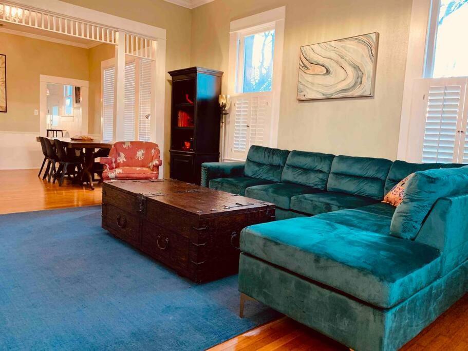 Holiday home Pershing Place: Historic With Heated Spa/pool By Zoo, Pearl, Golf, Witte