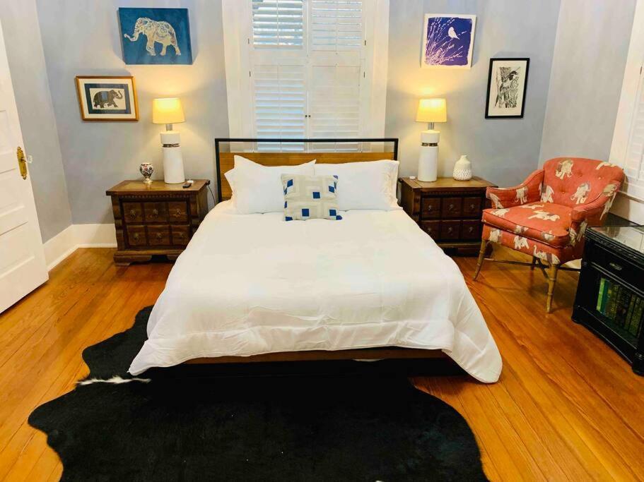 Pershing Place: Historic With Heated Spa/pool By Zoo, Pearl, Golf, Witte Holiday home San Antonio