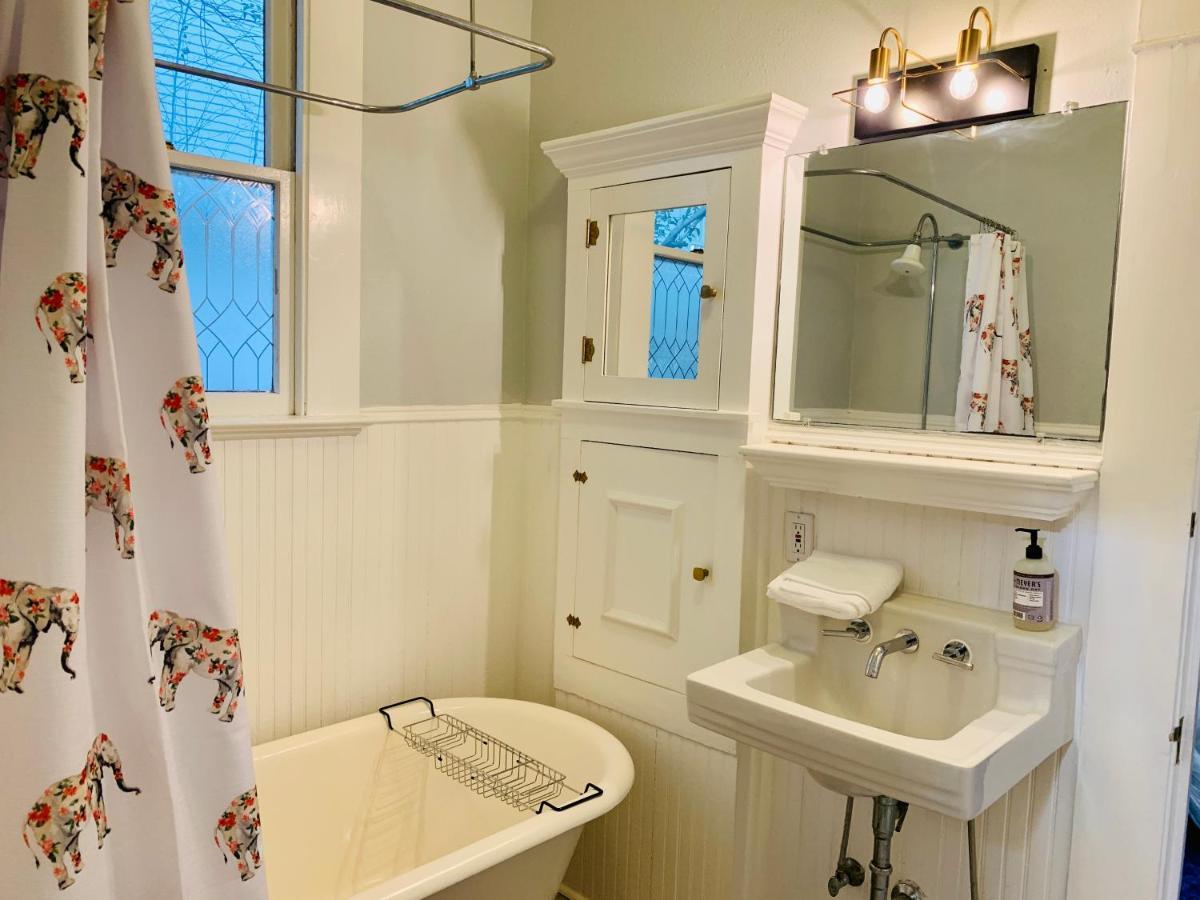 Pershing Place: Historic With Heated Spa/pool By Zoo, Pearl, Golf, Witte Holiday home *