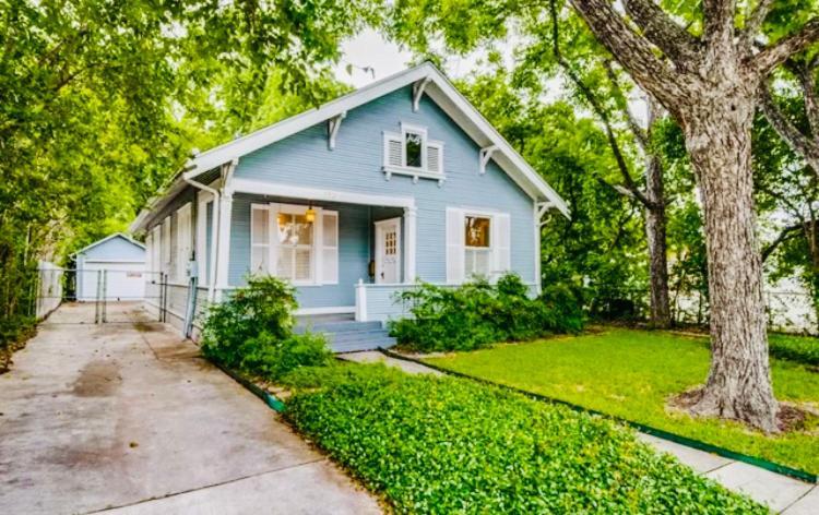 Pershing Place: Historic With Heated Spa/pool By Zoo, Pearl, Golf, Witte Holiday home San Antonio