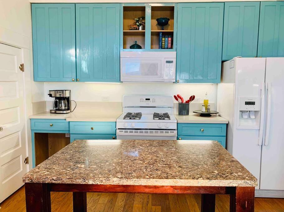 Holiday home Pershing Place: Historic With Heated Spa/pool By Zoo, Pearl, Golf, Witte *
