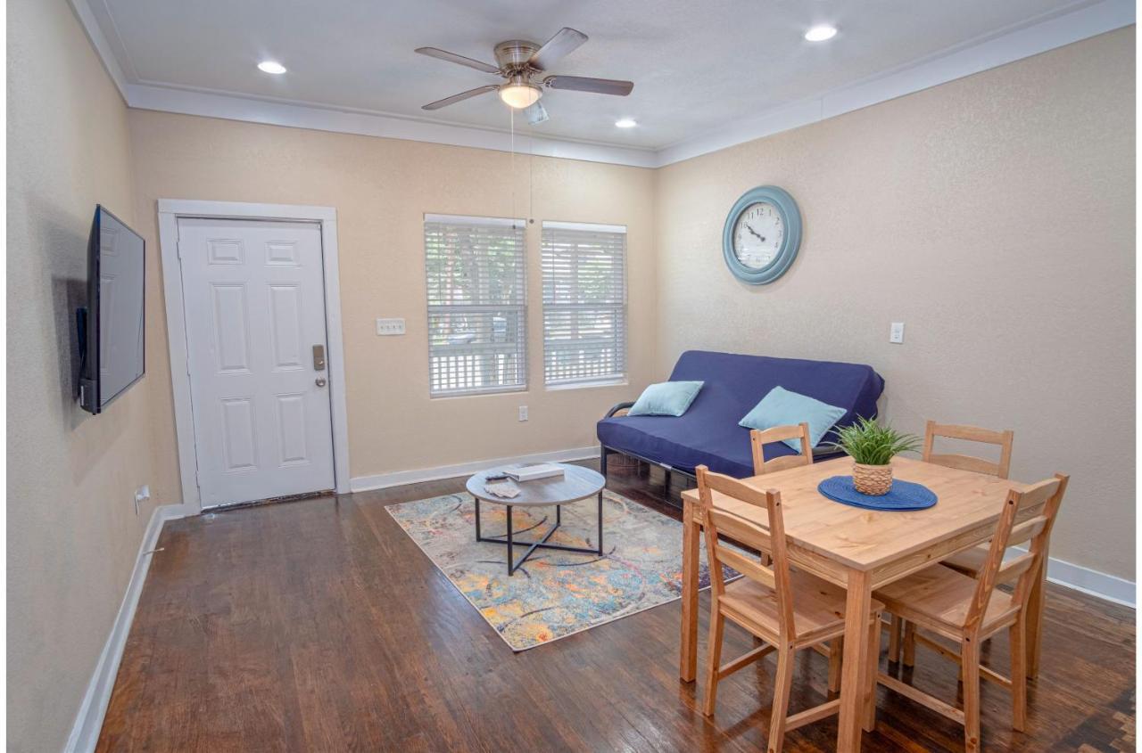 Fabulous Newly Renovated 1br1ba Near Downtown Apartment *