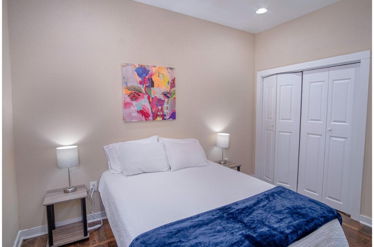 Fabulous Newly Renovated 1br1ba Near Downtown Apartment *
