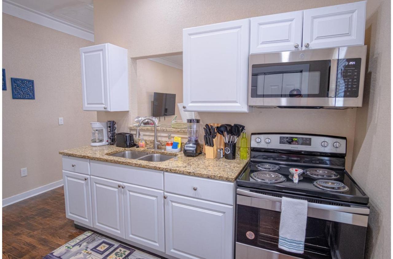 Fabulous Newly Renovated 1br1ba Near Downtown *