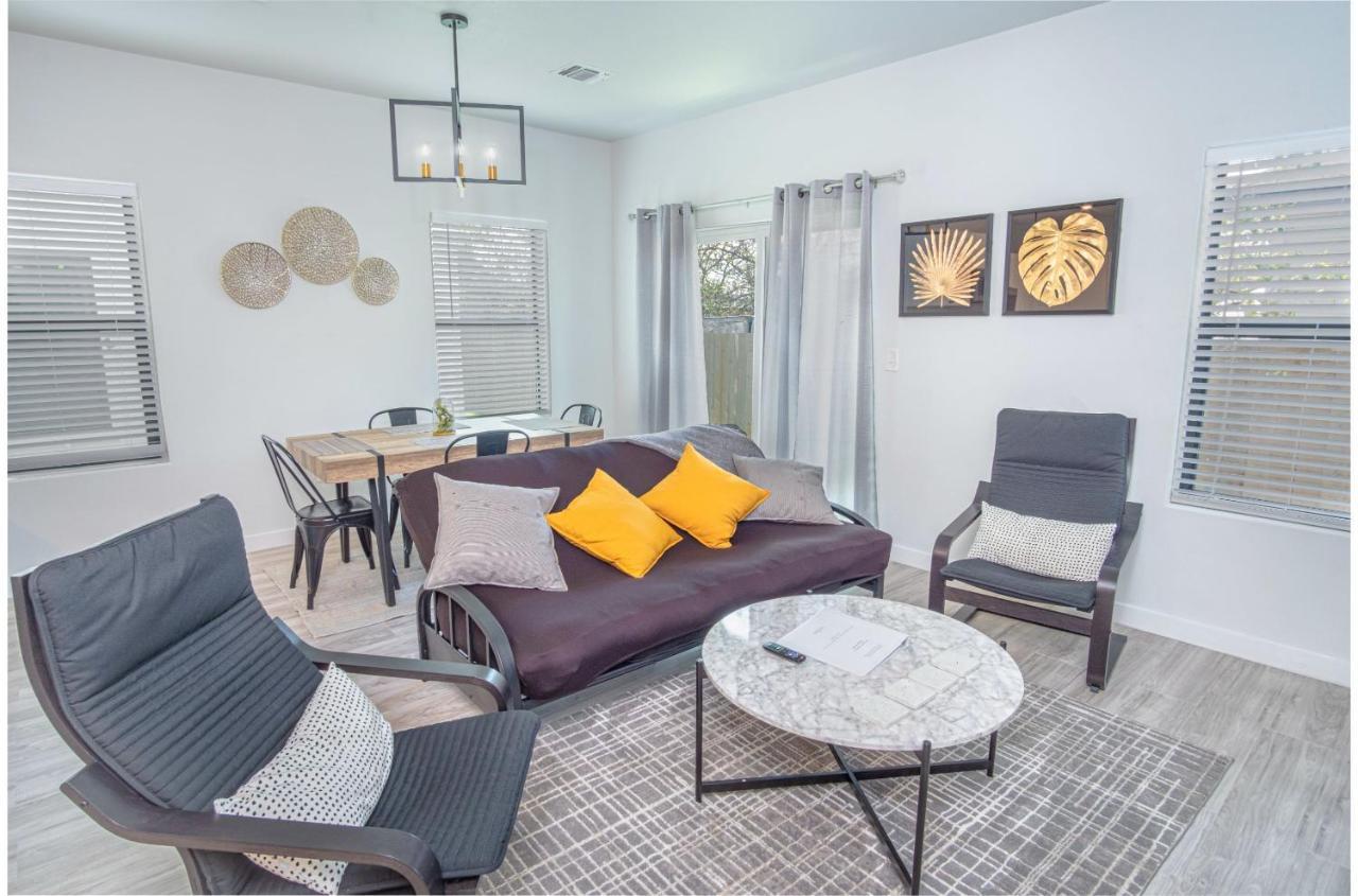 Spectacular Newly Built 3 Bedroom Near Downtown Apartment