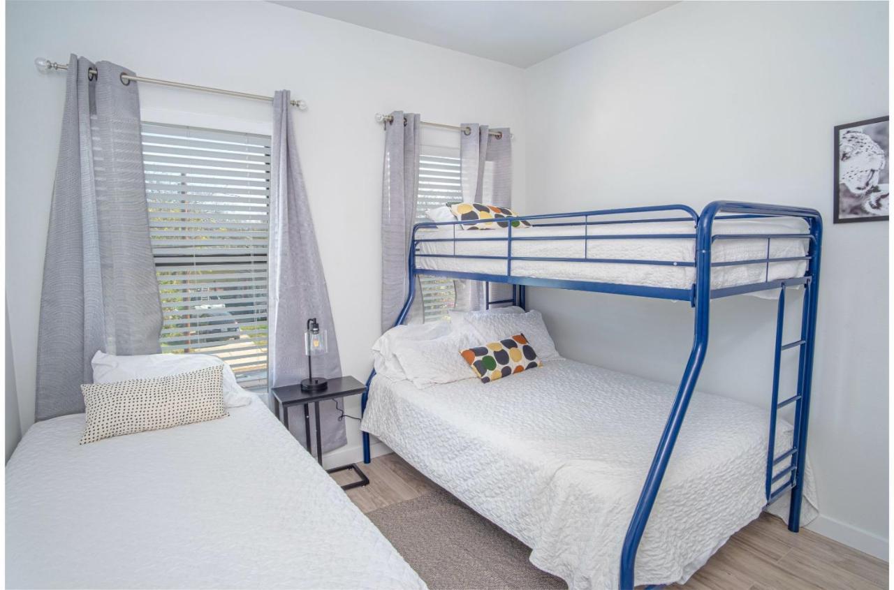 Spectacular Newly Built 3 Bedroom Near Downtown *