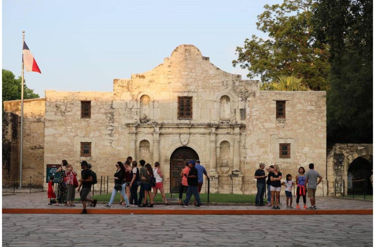Spectacular Newly Built 3 Bedroom Near Downtown * San Antonio