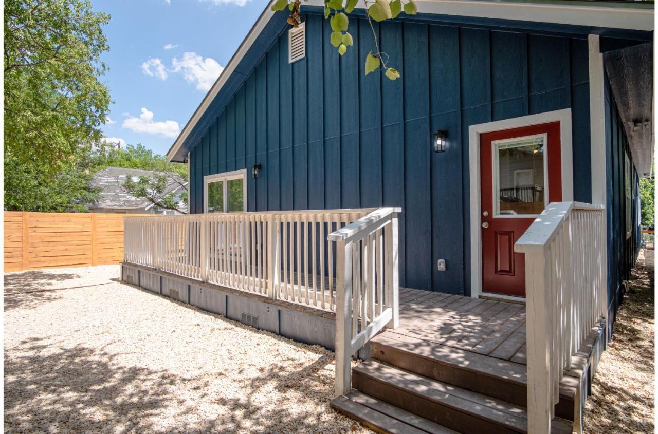 Holiday home Beautiful Fenced 3br 2ba Near Exciting Downtown *