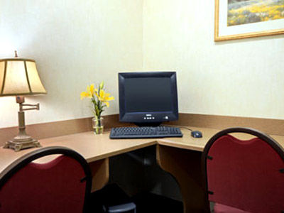 Super 8 By Wyndham Airport North