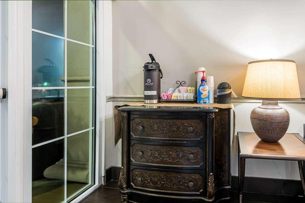 La Quinta By Wyndham Brooks City Base Hotel San Antonio