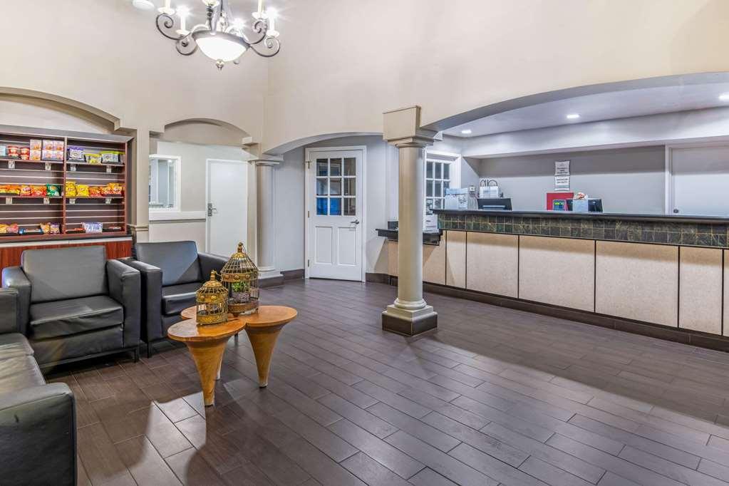 Hotel La Quinta By Wyndham Brooks City Base 3*