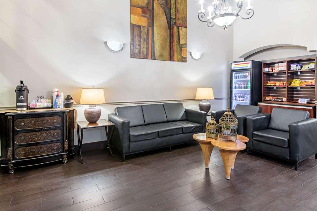 La Quinta By Wyndham Brooks City Base Hotel 3*