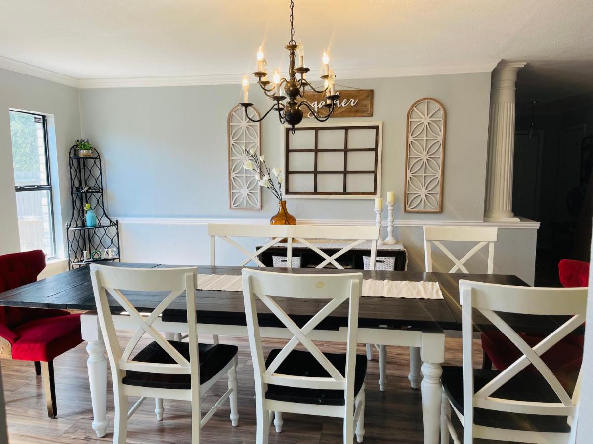 Lovely Spacious Near Randolph, Six Flags, Seaworld, Riverwalk And Lackland * San Antonio