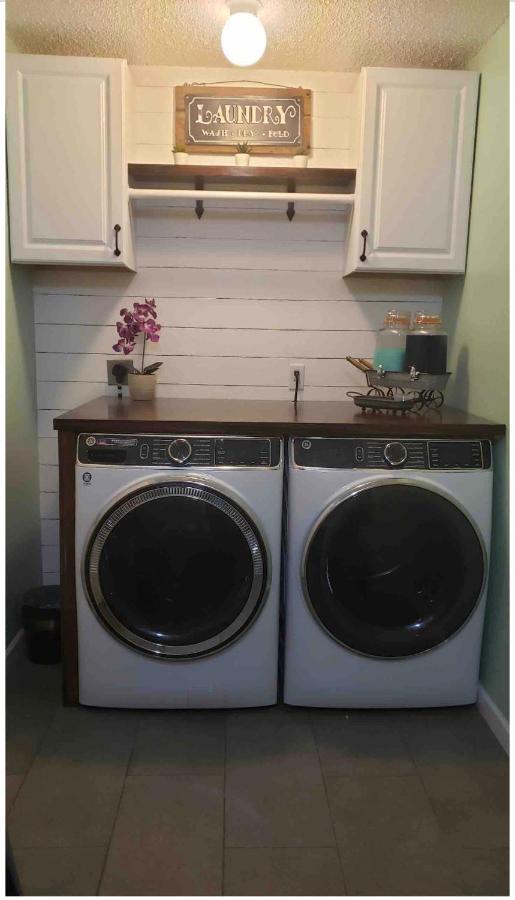 Lovely Spacious Near Randolph, Six Flags, Seaworld, Riverwalk And Lackland Holiday home San Antonio