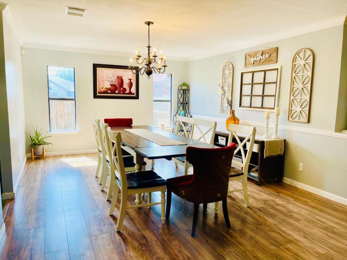 Lovely Spacious Near Randolph, Six Flags, Seaworld, Riverwalk And Lackland Holiday home San Antonio