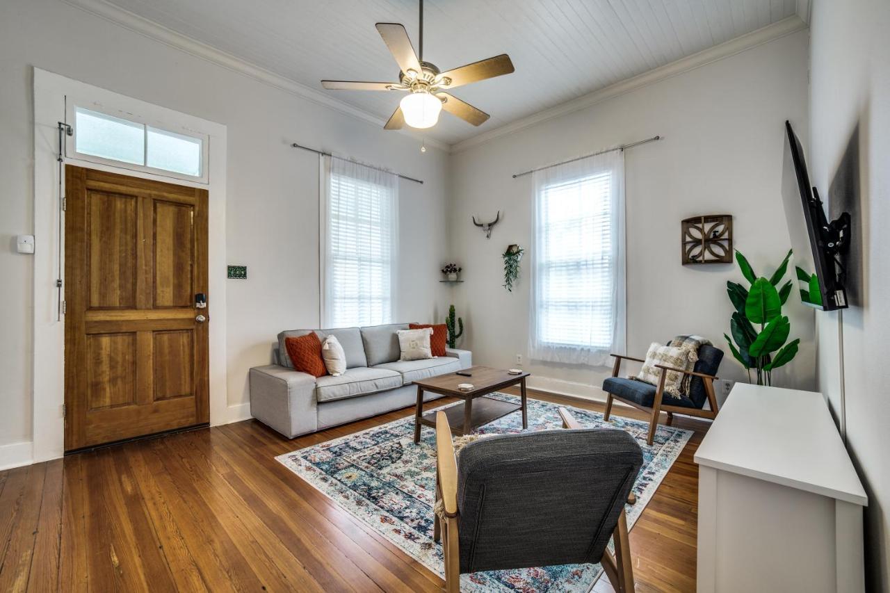 Downtown Historic 2bdrm, Walk To Riverwalk, Alamo; Beautifully Renovated! Holiday home San Antonio
