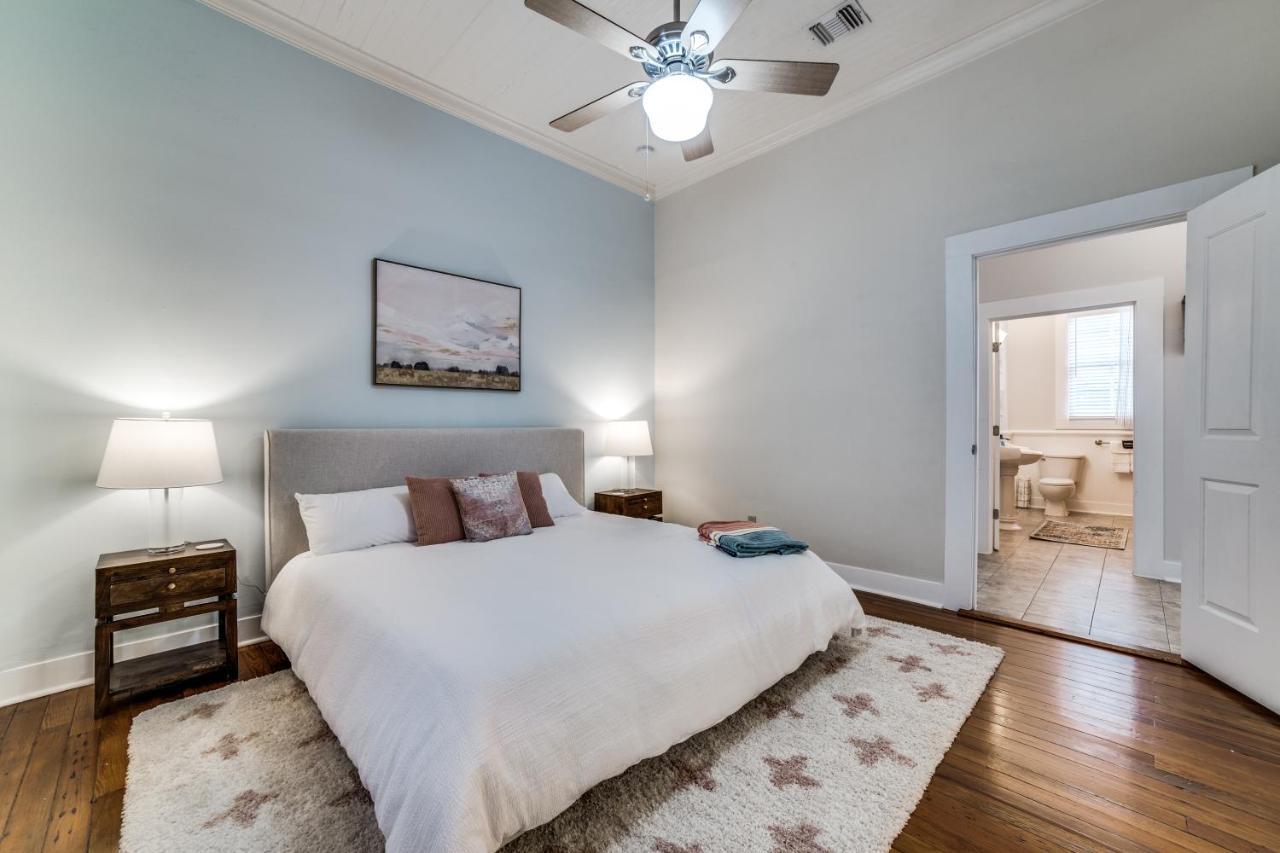 Downtown Historic 2bdrm, Walk To Riverwalk, Alamo; Beautifully Renovated! * San Antonio
