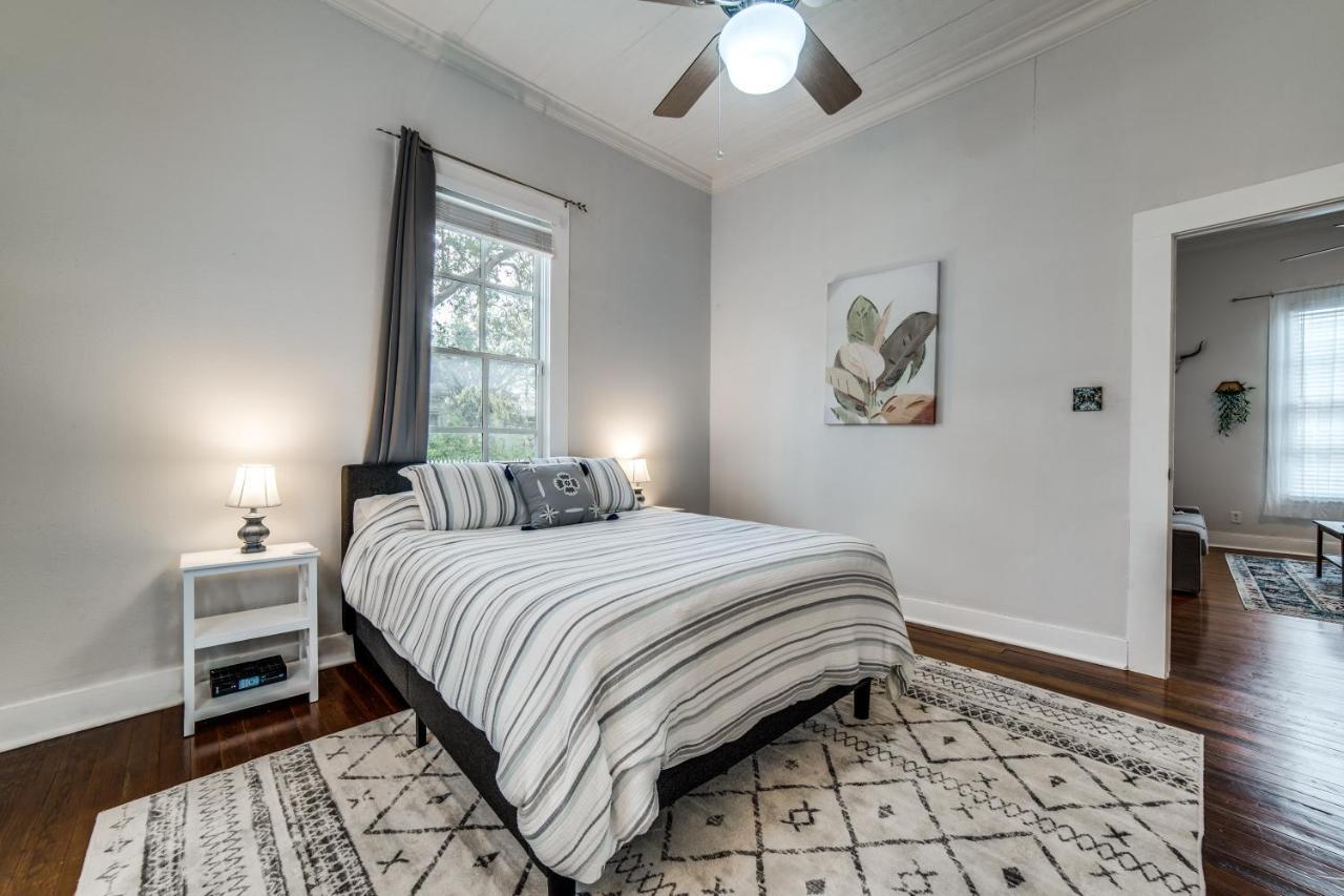 Downtown Historic 2bdrm, Walk To Riverwalk, Alamo; Beautifully Renovated!
