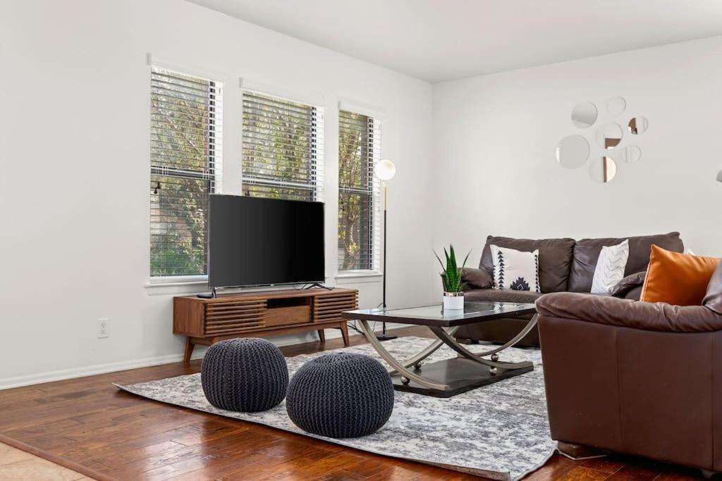 5 Bedrooms With Chefs Kitchen 2 Masters And Game Lounge *