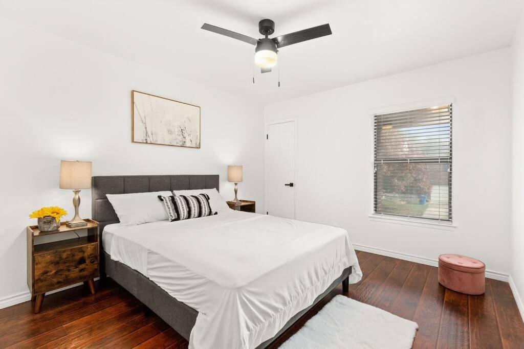 5 Bedrooms With Chefs Kitchen 2 Masters And Game Lounge Holiday home *