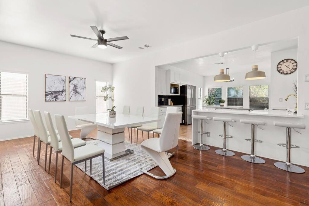 5 Bedrooms With Chefs Kitchen 2 Masters And Game Lounge * San Antonio